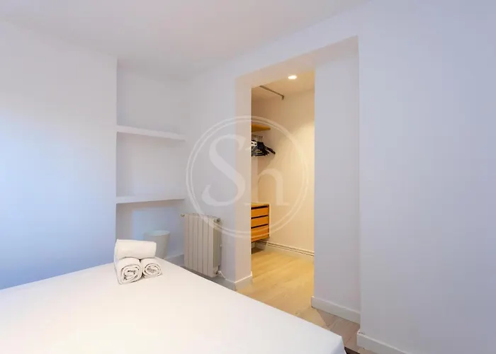 Practico Con Terraza En Eixample アパート バルセロナ