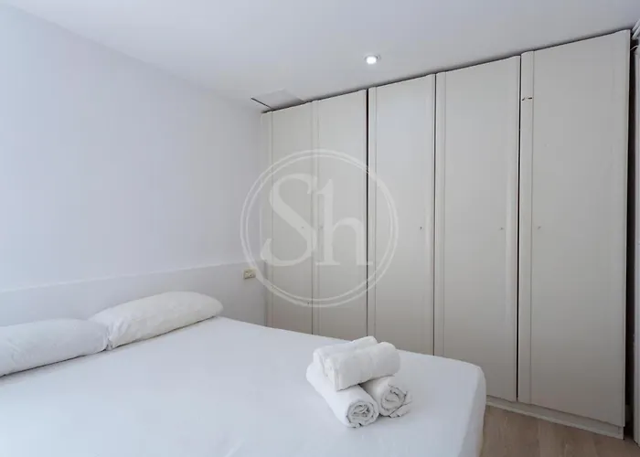 Practico Con Terraza En Eixample アパート バルセロナ