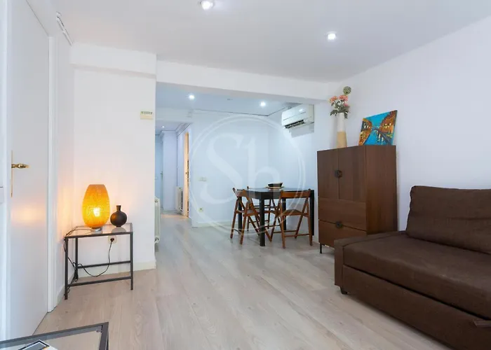 Practico Con Terraza En Eixample Apartment