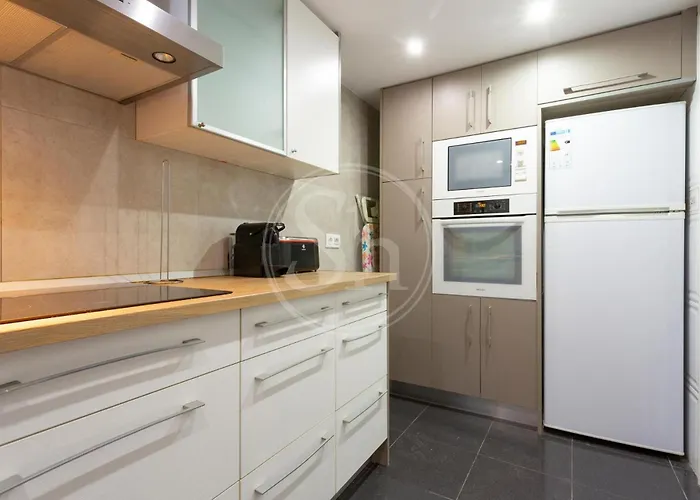 Practico Con Terraza En Eixample Apartment *