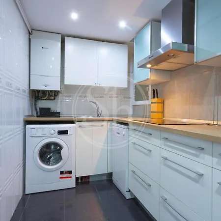 Apartamento Practico Con Terraza En Eixample Barcelona