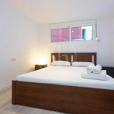 Apartamento Practico Con Terraza En Eixample