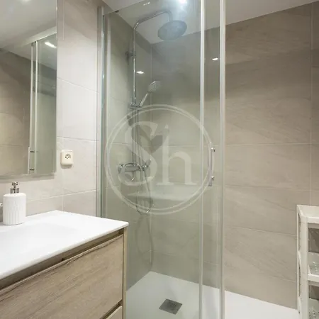 Apartamento Practico Con Terraza En Eixample *