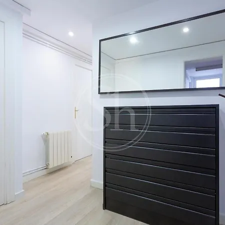 Apartamento Practico Con Terraza En Eixample *