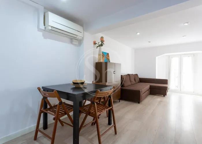 Practico apartamento con terraza en Eixample